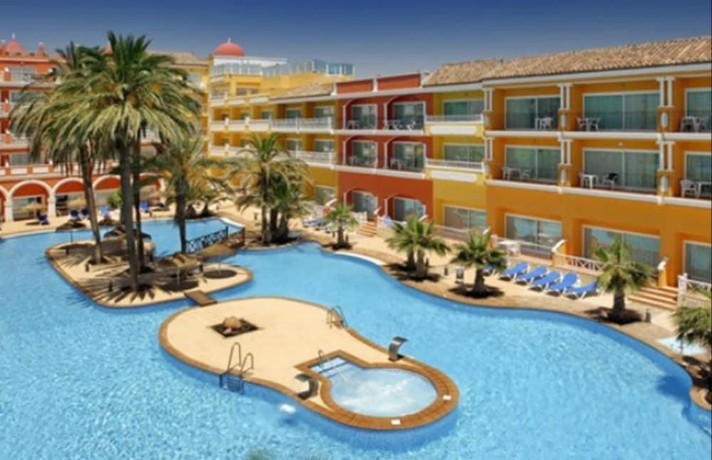 Mediterraneo Bay &