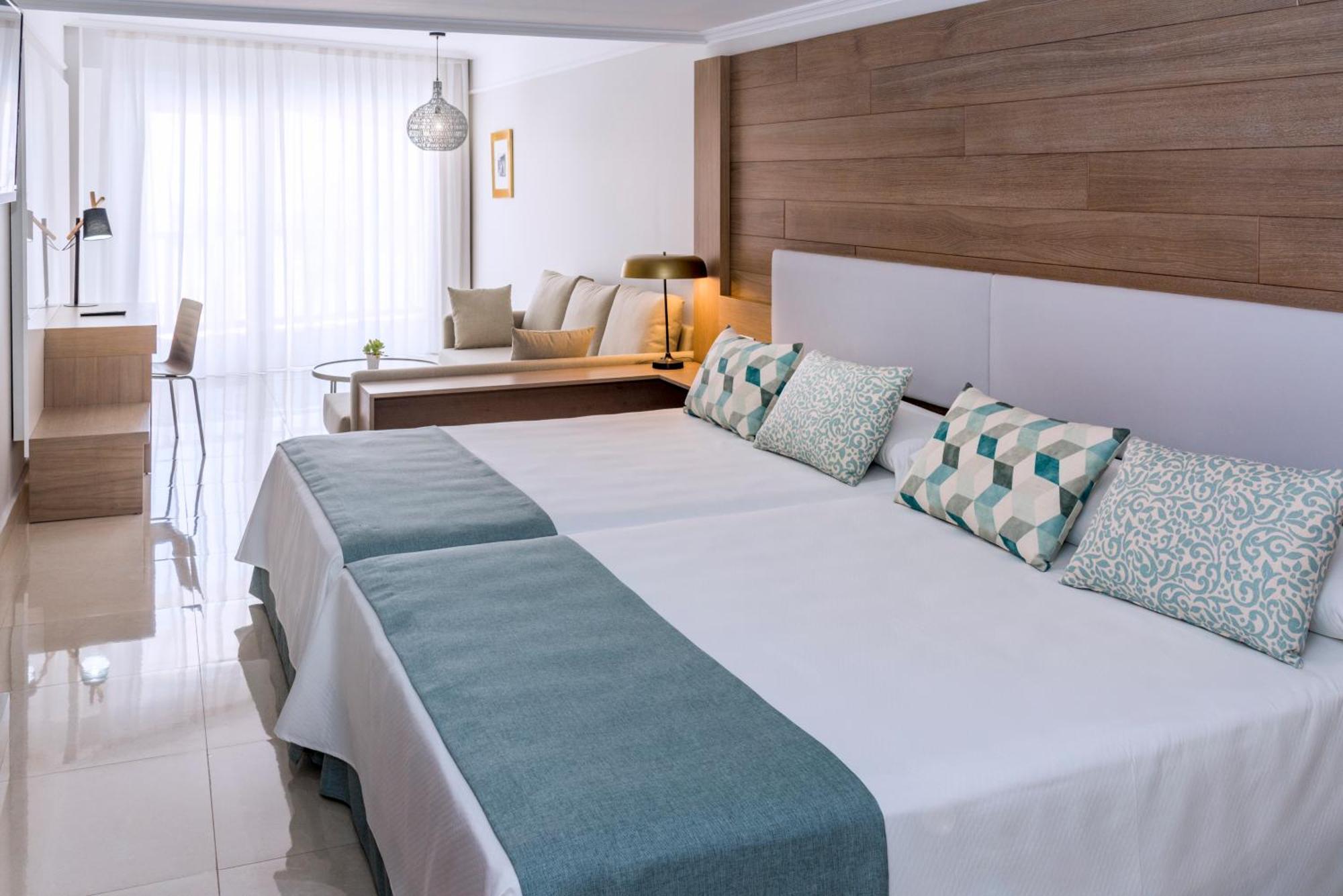 Mediterraneo Bay &